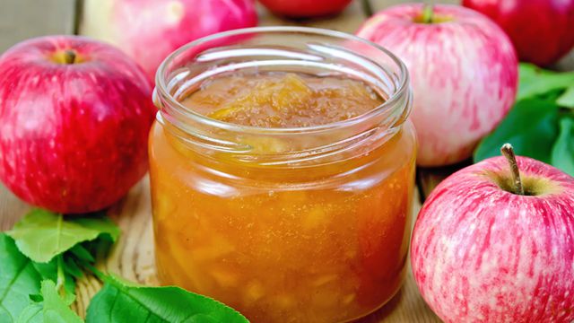 طريقة عمل مربي التفاح من أهم وأفضل الفاكهة التي تمد جسم الإنسان بالحديد والطاقة والفيتامينات