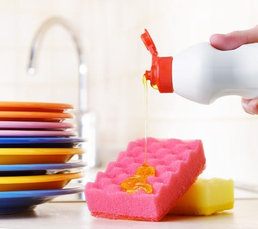 طريقة عمل صابون المواعين السائل في المنزل بطريقة اقتصادية وبأقل مجهود