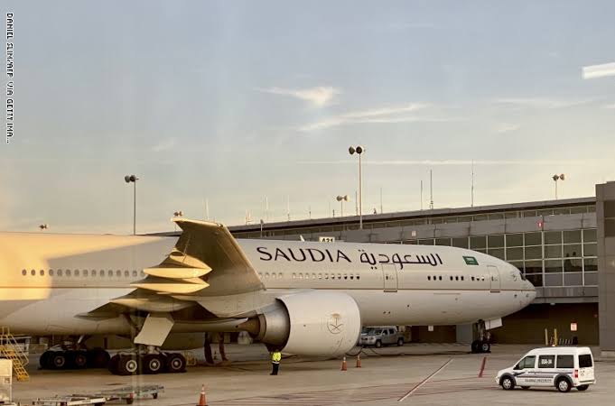 الداخلية السعودية تصدر بيانا حول موعد رفع قيود المغادرة وفتح المنافذ