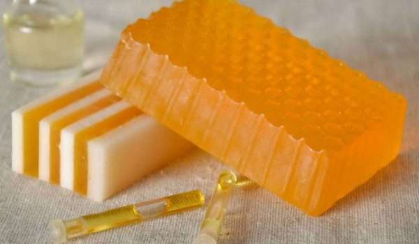 خطوات صنع صابونة العسل لتنظيف البشرة وإزالة التجاعيد في أيام