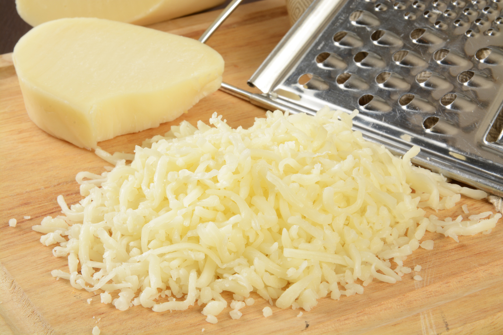 طريقة عمل الجبنة الموزاريلا في المنزل بأبسط الطرق وبأقل التكاليف بعيداً عن شرائها من المحلات