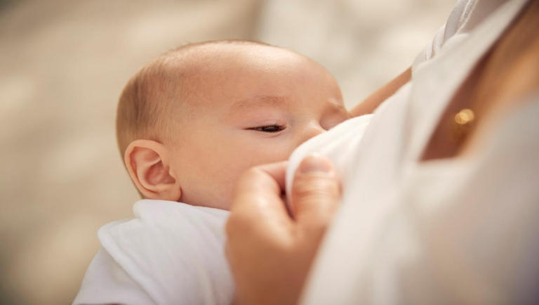 كيفية تنظيم الرضاعة في رمضان 2021 وهل يؤذي الصيام الرضيع                         