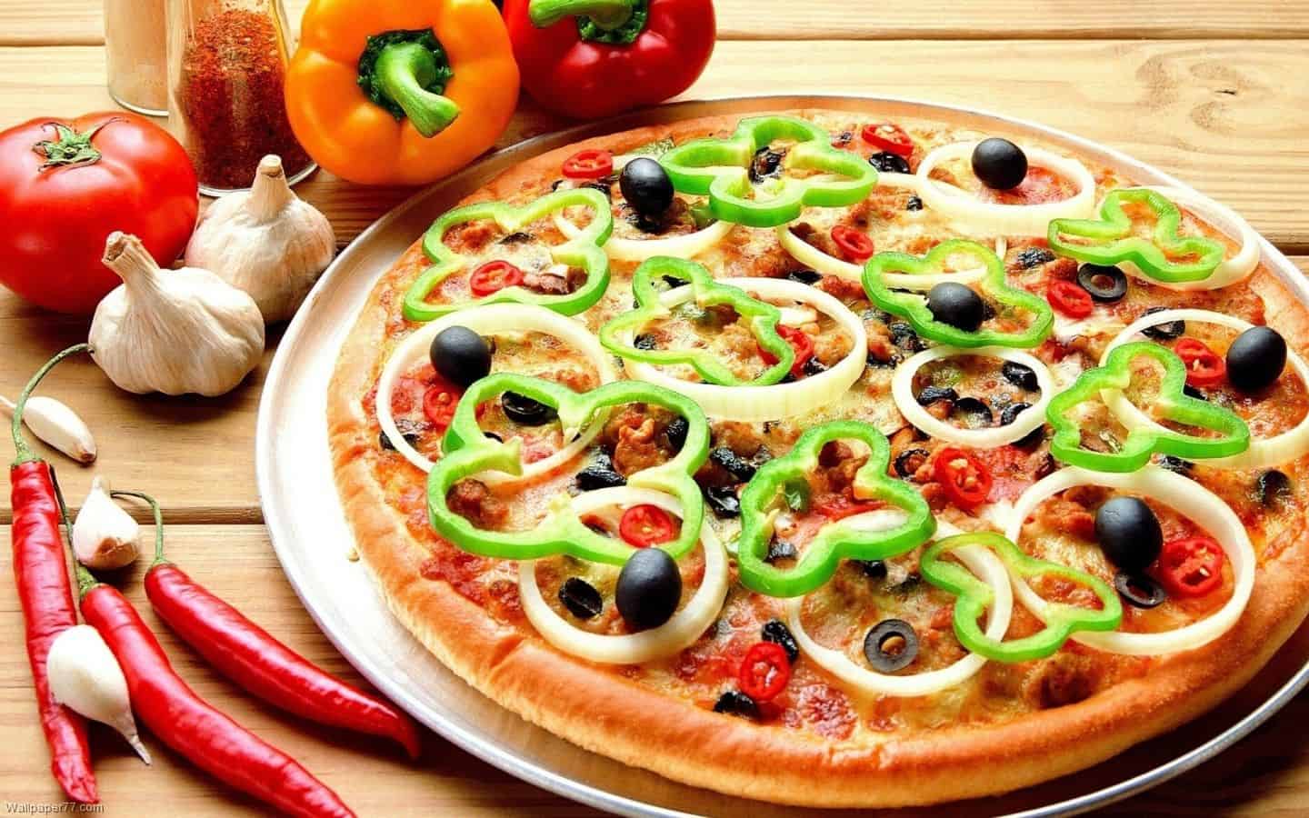 طريقة عمل البيتزا السريعة بالفراخ في البيت وتحضيرها في عشرين دقيقة لعام 2021
