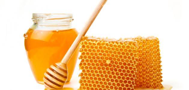 طرق التخلص من الهالات السوداء باستخدام العسل