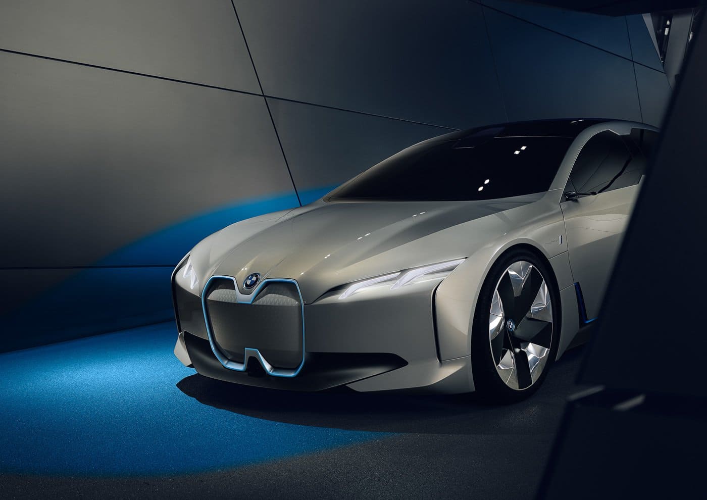 سيارة 2021 BMW i4 العملاقة من شركة بي ام دبليو 2021