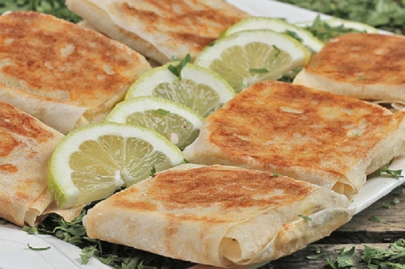 مطبق دجاج سعودي بحشو مختلف مع الجبن في دقائق أشهر أطباق خليجية