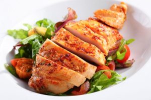 طريقة عمل الدجاج على الطريقة اليونانية بطعم رائع ومذاق مختلف في المنزل