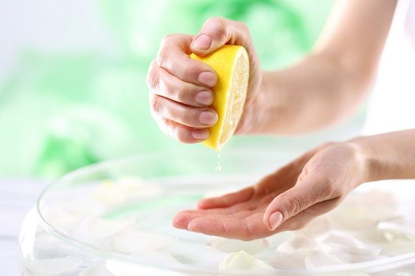 ماسك الليمون السحري لتبييض وتفتيح اليدين وإزالة الأسمرار والجلد الميت في دقائق معدودة