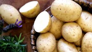 حيلة بسيطة لمنع تفتت حبات البطاطا أثناء السلق.. ستتعجبين كيف لم نفكر فيها من قبل