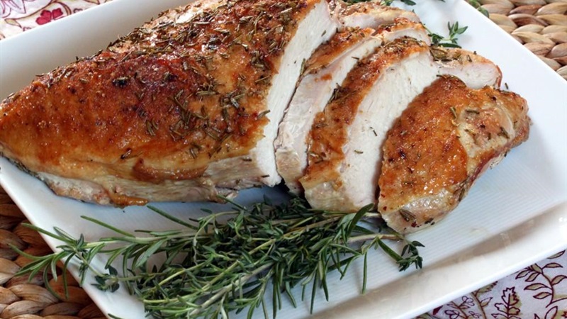 خطوات عمل الدجاج أو الرومي المخلي بخطوات كاملة لطبق شهى ولذيذ