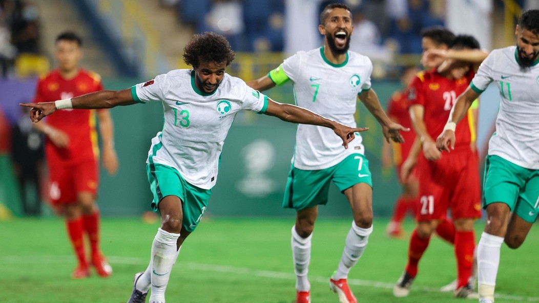 “الآن” تعرف على القنوات التي تنقل مباراة السعودية وعمان اليوم في تصفيات كاس العام 2022 وموعد المباراة