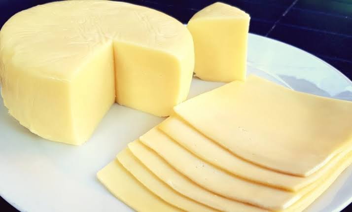 بكوب حليب بودر أصنعي الجبنة الفلمنك بمكونات غير مكلفة وبطريقة سايحة وبطعم زي الجاهز وتحدي