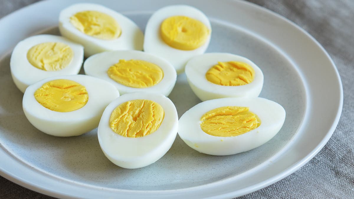 لن تصدق ماذا يحدث لجسمك عند تناول البيض المسلوق يومياً !! مفاجأة مذهلة يكشفها العلم الحديث