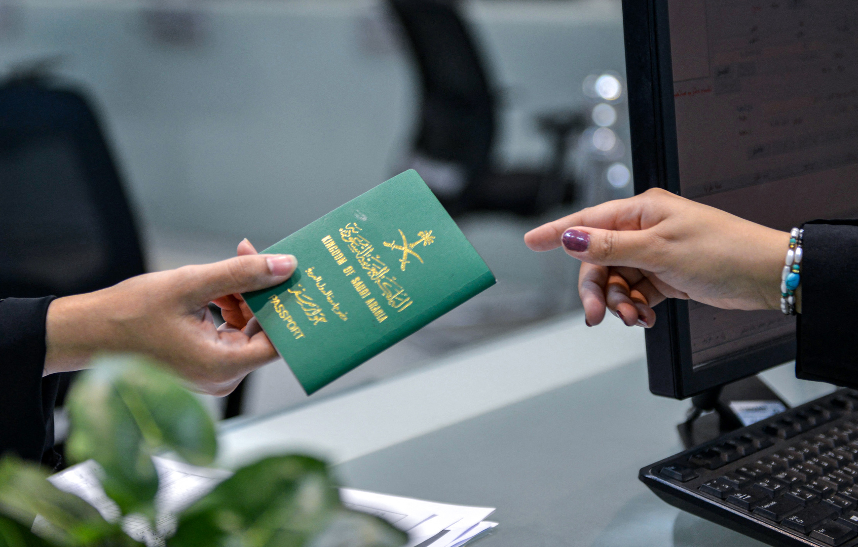 خطوات إصدار جواز السفر الإلكتروني عبر الجوازات السعودية وأهم مميزاته