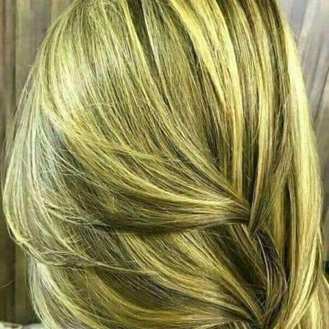 صبغ الشعر طبيعياً باللون الزيتوني الجذاب في المنزل بدون مواد كيميائية