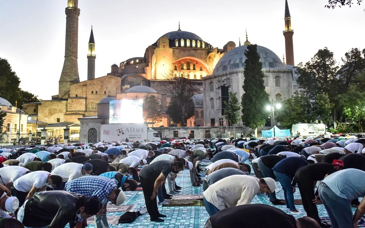 موعد صلاة عيد الفطر 2022 في تركيا || توقيت صلاة العيد في تركيا وأسطنبول 2022 – 1443 والمساجد والمصليات التي تقام فيها صلاة عيد الفطر