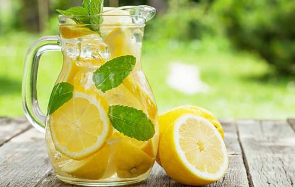 طريقة صنع عصير الليمون الغازي محلي الصنع