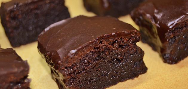 طريقة عمل كيك البراوني بالشوكولاتة والكاكاو الخام اللذيذة والشهية فى البيت