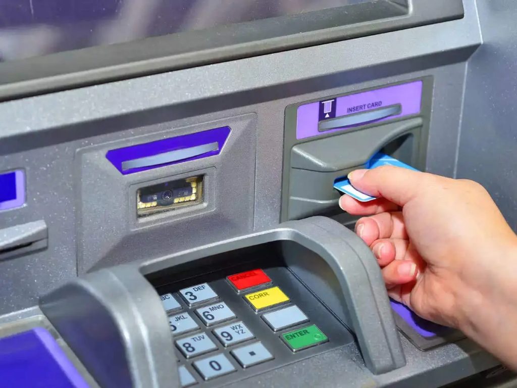 استرداد الفيزا بعد سحبها من ماكينة ATM بسهولة بدون إجراءات معقدة