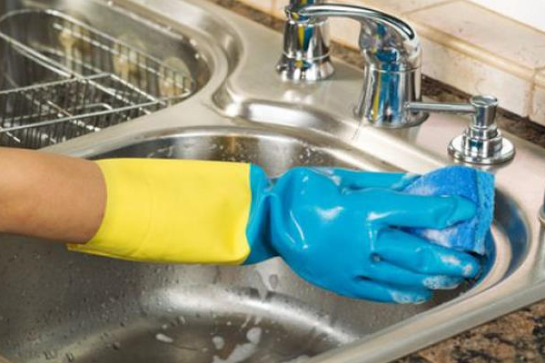 طريقة فعالة 100% لتنظيف وتلميع حوض المطبخ من الصدأ والأوساخ العالقة بكل سهولة