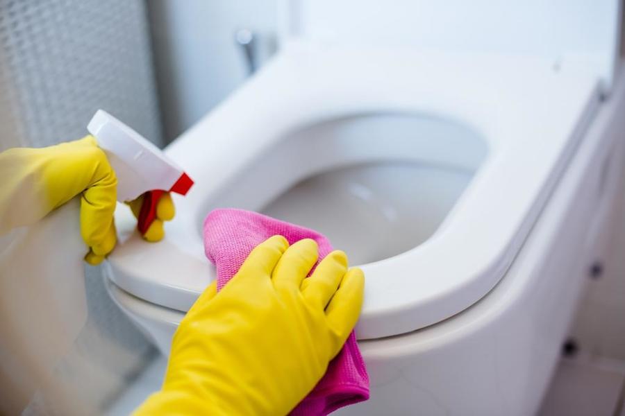 الملعقة السحرية لتنظيف المرحاض “قاعدة الحمام” وازالة الكلس والترسبات والاصفرار في دقائق